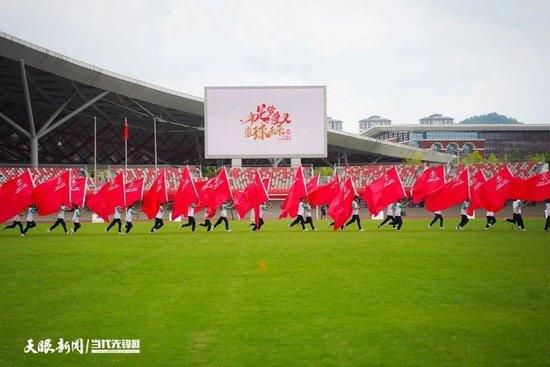 爱德华（理查•吉尔 饰）与老婆康妮（黛安•莱恩 饰）是使人艳羡的一对，他们有一个8岁的儿子。他们成婚已有11年，日子过得平平平淡却十分完竣幸福。可是糊口的原封不动是康妮起头有些厌倦了。正在此时，她相逢了神秘男人（奥利佛•马提纳兹 饰），更一发不成整理的爱上了这名目生人。面临丈夫，康妮不能不一而再再而三的向丈夫说谎，不知不觉间，她已陷身于危险当中。爱德华仍是发现了老婆的异常，当他知道了老婆果真有越轨行动的时辰，他疯狂得要知道老婆对他不忠的所以细节。无奈知道得越多越疾苦，接着他偷偷约见了老婆的恋人……